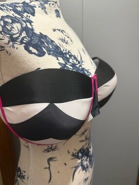 Bikini top Black, White & Pink Contrast Trim swim top (4x)